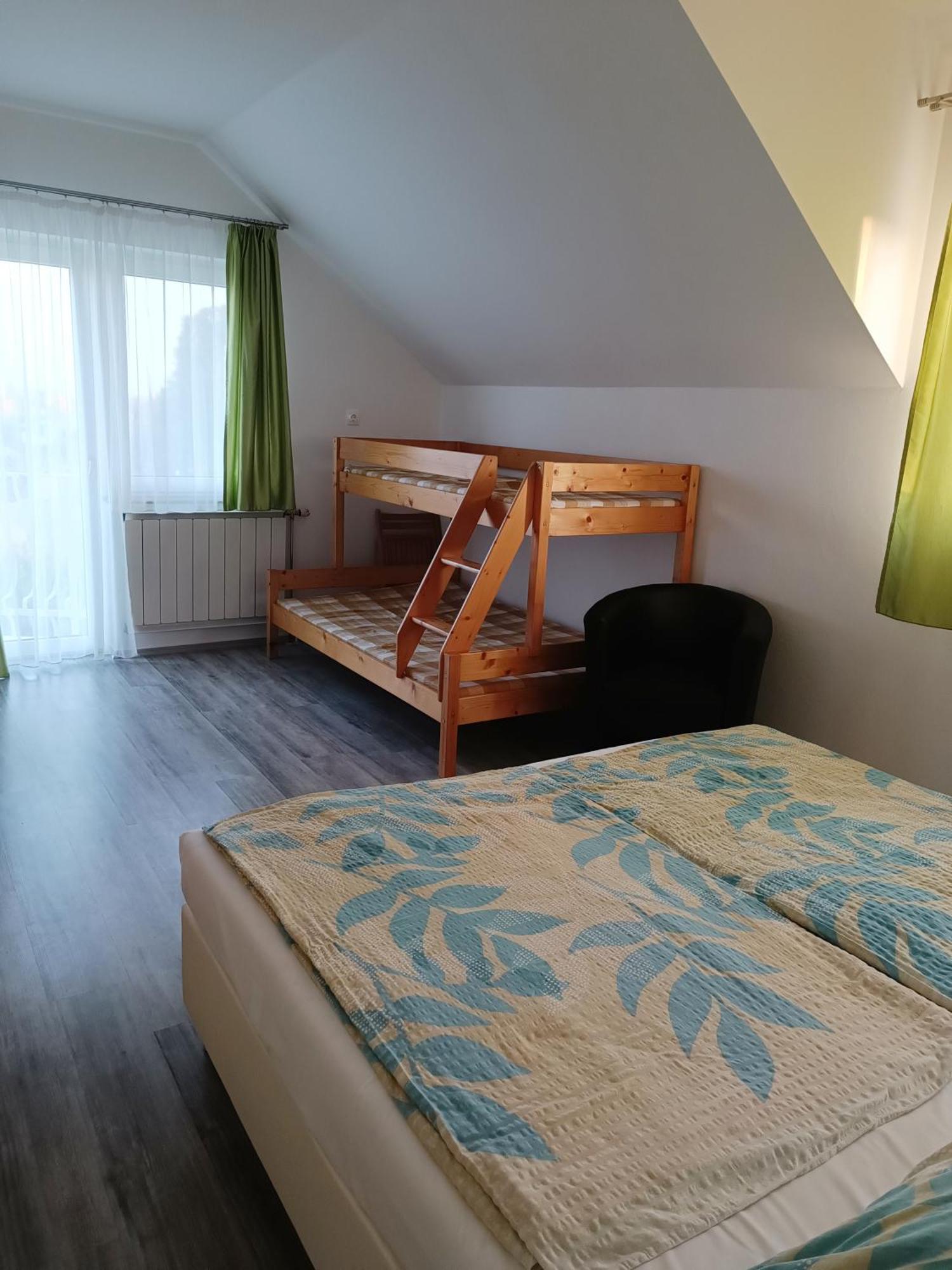 Katalin Vendeghaz Hotel Gyenesdiás Exterior photo