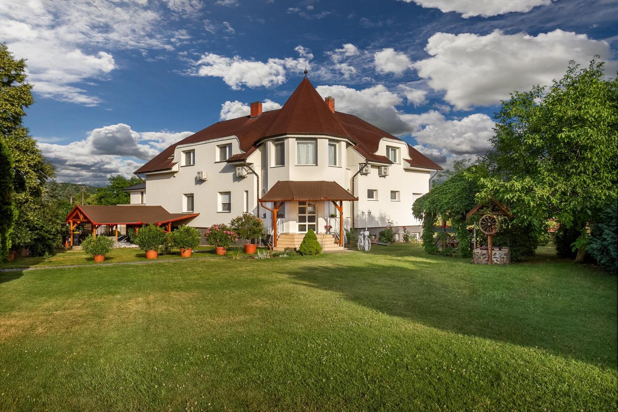 Katalin Vendeghaz Hotel Gyenesdiás Exterior photo